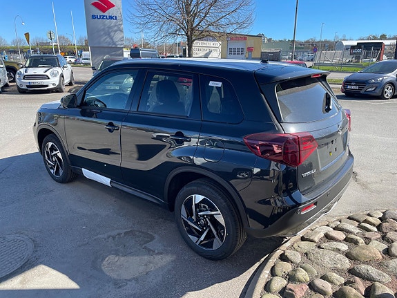 Suzuki Vitara 2 of 3