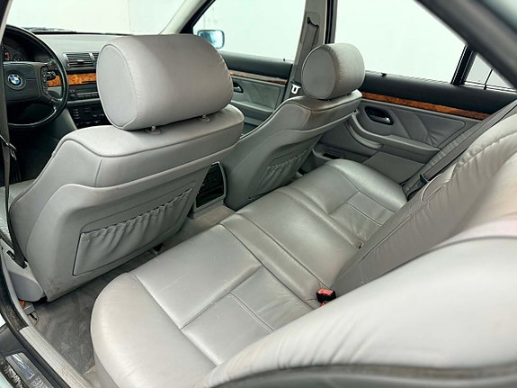 BMW 535i 11 of 16