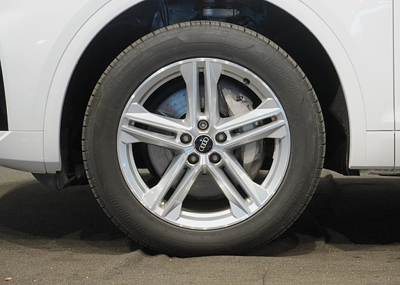Audi Q5 2 of 5