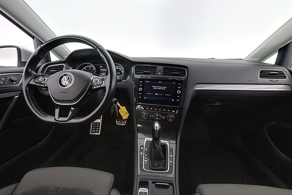 Volkswagen Golf Alltrack 12 of 30
