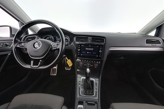 Volkswagen Golf Alltrack 12 of 30