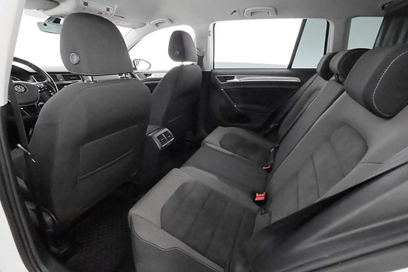Volkswagen Golf Alltrack 18 of 30