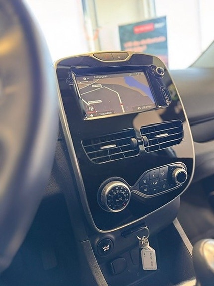 Renault Clio 12 of 15