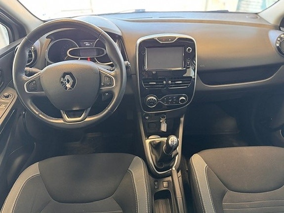 Renault Clio 8 of 15