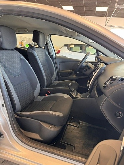 Renault Clio 13 of 15