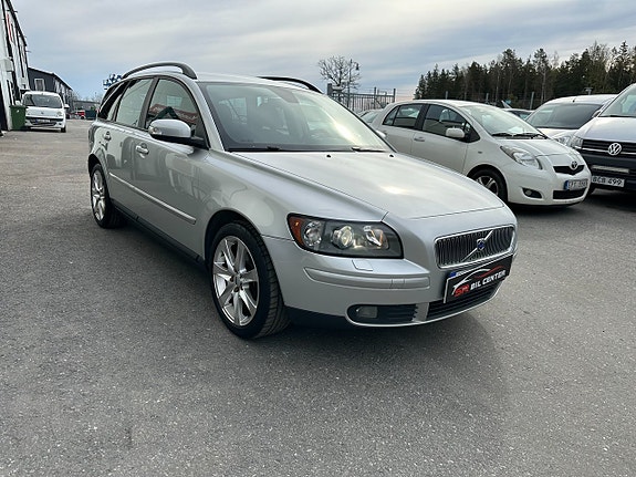 Volvo V50 2 of 5
