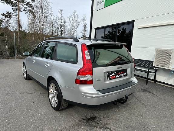 Volvo V50 4 of 5