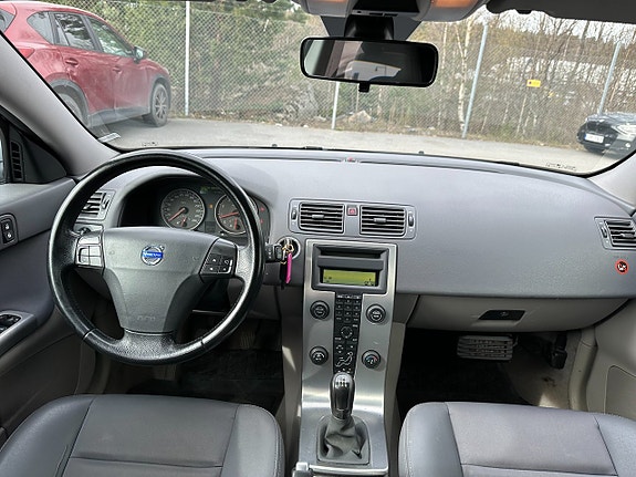 Volvo V50 8 of 17