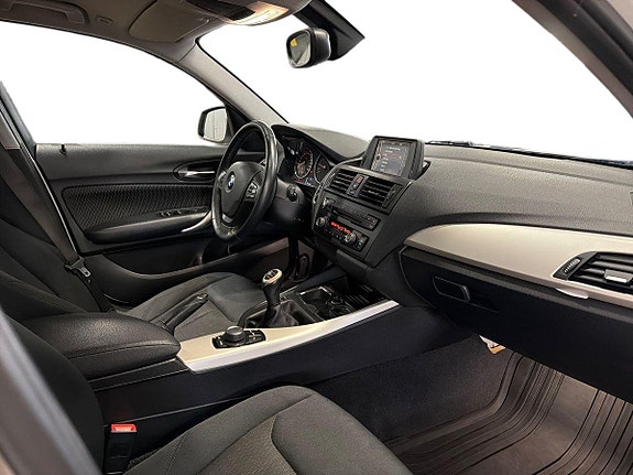 BMW 118i 8 of 17