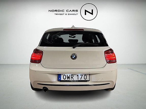BMW 118i 3 of 17