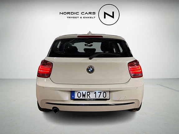 BMW 118i 3 of 17