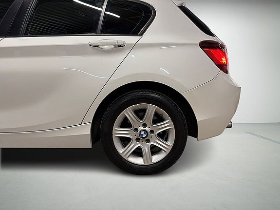 BMW 118i 6 of 17
