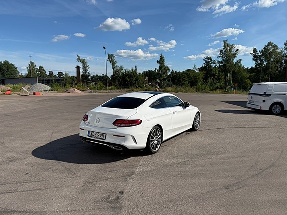 Mercedes-Benz C300 2 of 5