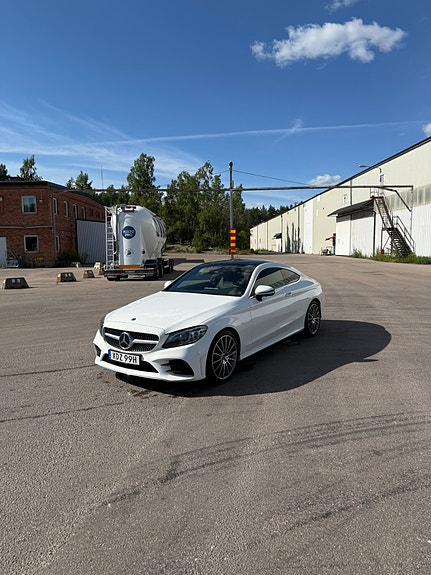 Mercedes-Benz C300 4 of 5