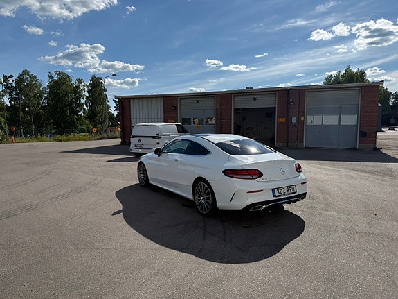Mercedes-Benz C300 5 of 5