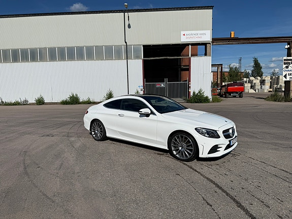 Mercedes-Benz C300 3 of 5