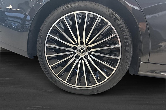 Mercedes-Benz E300 e 11 of 13