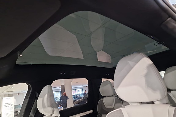 Volvo EX90 14 of 17