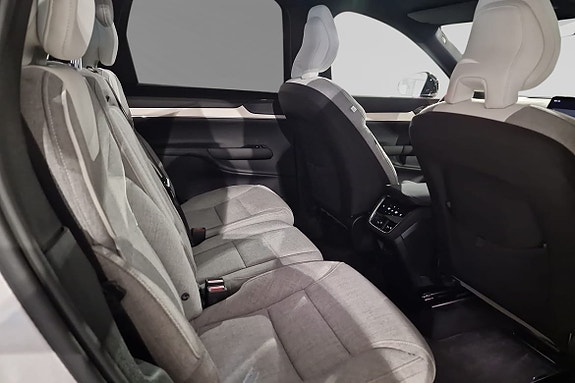 Volvo EX90 11 of 17