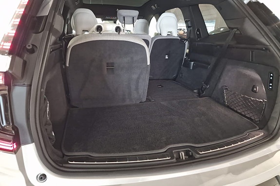 Volvo EX90 13 of 17