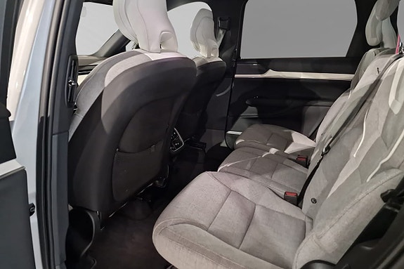 Volvo EX90 8 of 17