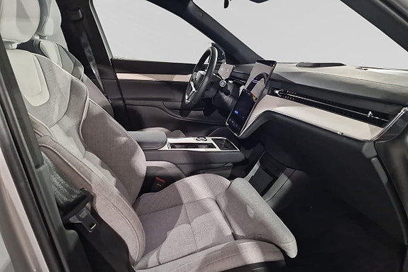 Volvo EX90 10 of 17