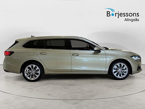 Skoda Superb 2 of 5