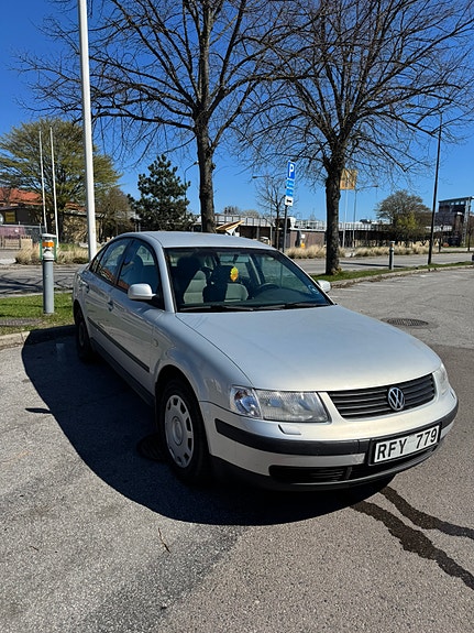 Volkswagen Passat 3 of 5