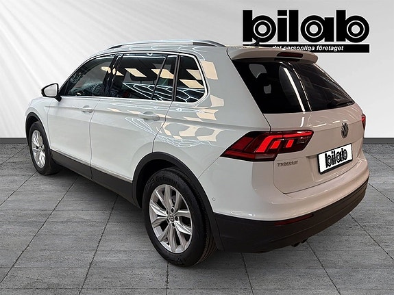 Volkswagen Tiguan 3 of 9