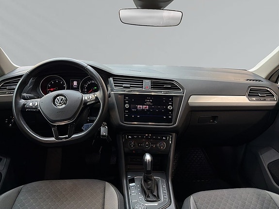 Volkswagen Tiguan 7 of 9