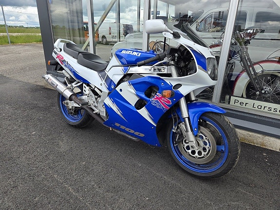 Suzuki GSXR 1100 2 of 10