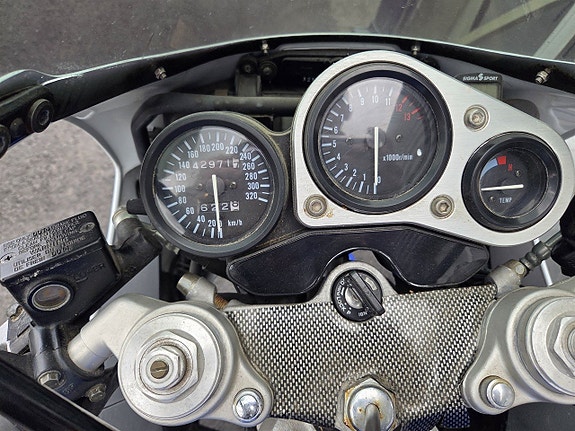 Suzuki GSXR 1100 8 of 10