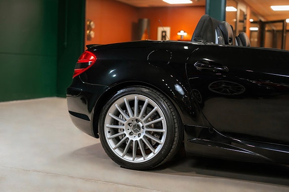 Mercedes-Benz SLK55 9 of 27