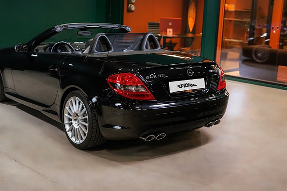 Mercedes-Benz SLK55 4 of 27