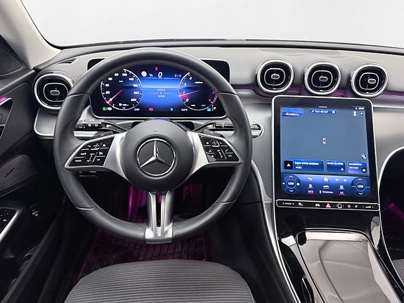 Mercedes-Benz C200 17 of 30