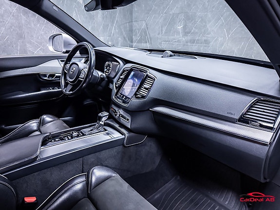 Volvo XC90 14 of 30