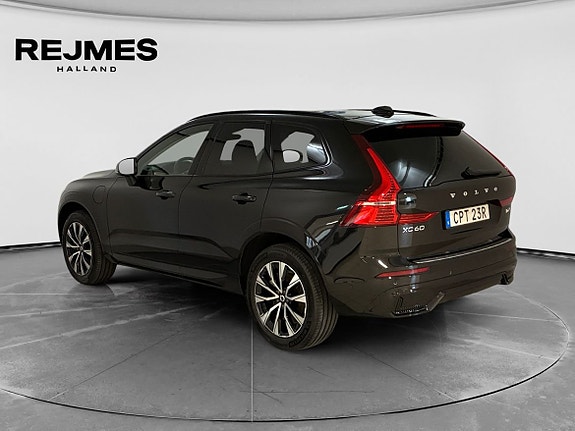 Volvo XC60 2 of 16