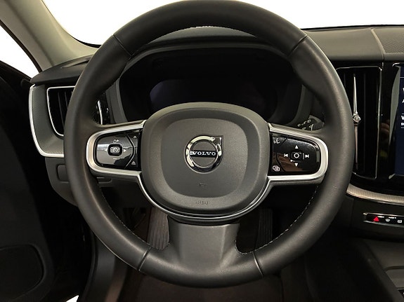 Volvo XC60 11 of 16