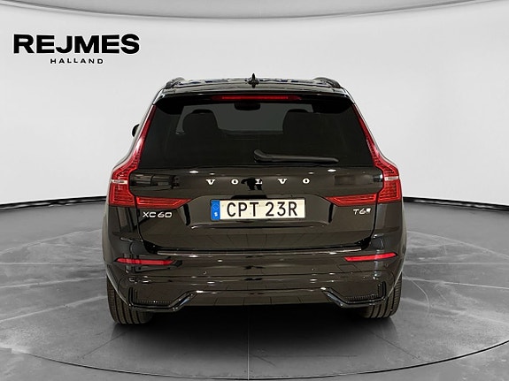 Volvo XC60 8 of 16