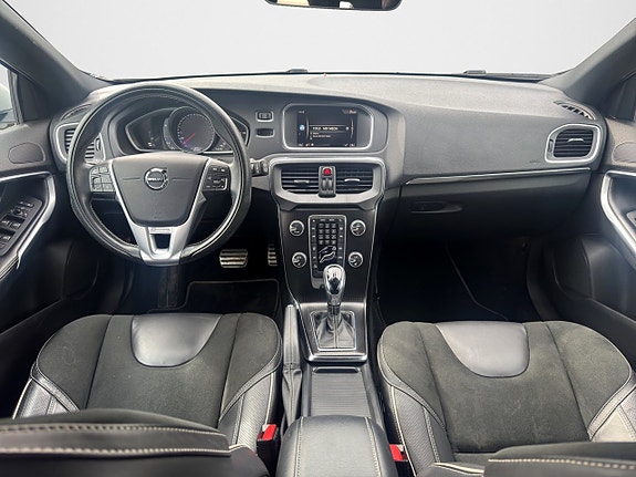 Volvo V40 12 of 17