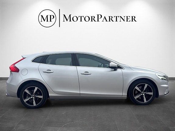 Volvo V40 8 of 17