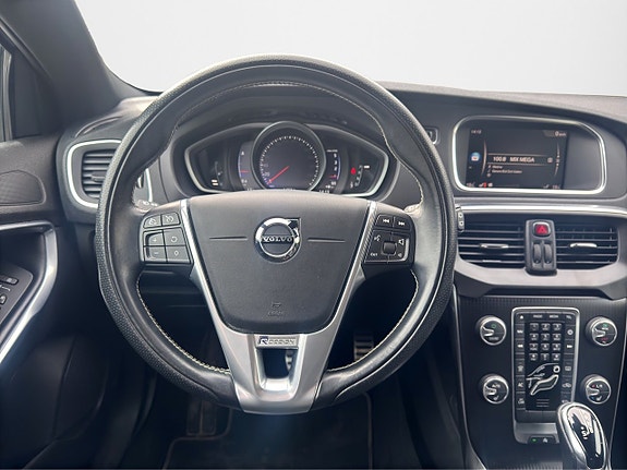 Volvo V40 13 of 17