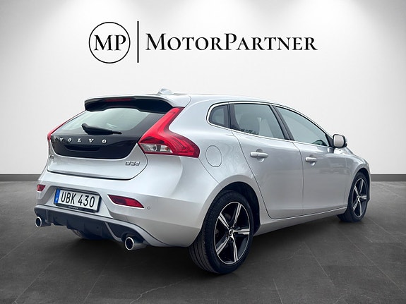 Volvo V40 7 of 17
