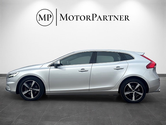 Volvo V40 4 of 17
