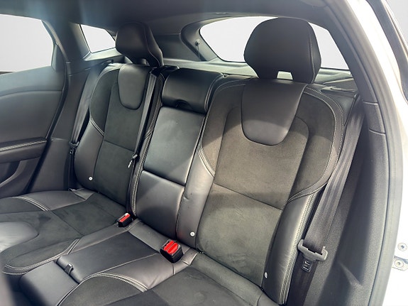 Volvo V40 11 of 17