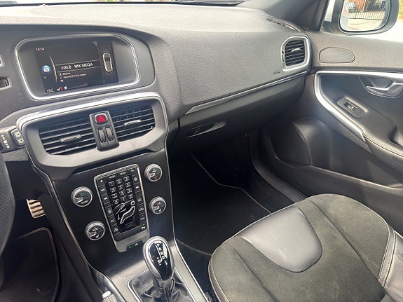 Volvo V40 14 of 17