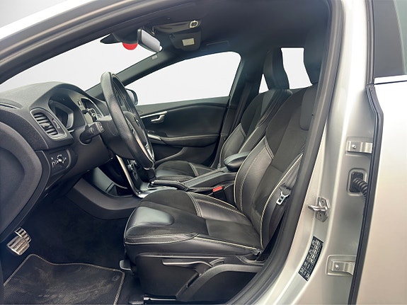 Volvo V40 9 of 17