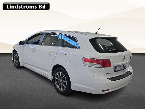 Toyota Avensis 4 of 5