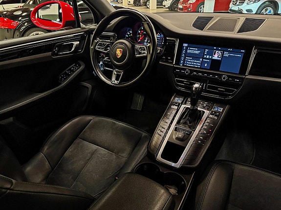 Porsche Macan S 4 of 5