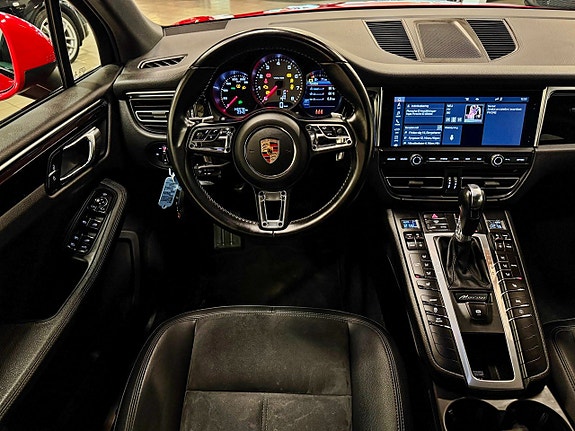 Porsche Macan S 2 of 5
